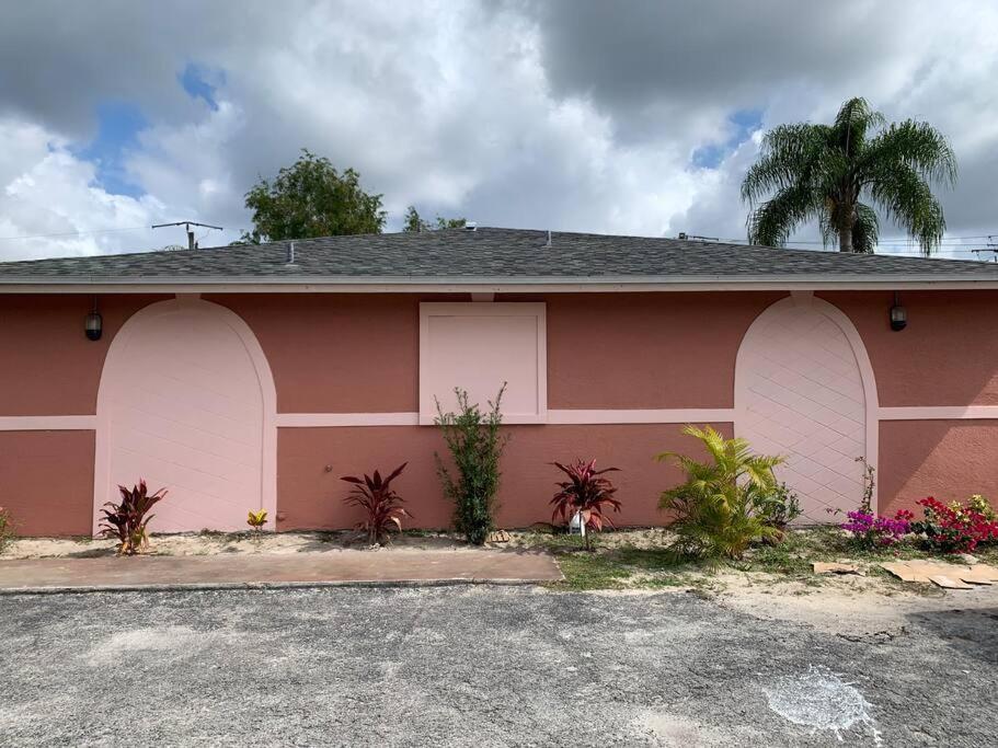 The Green Door Bungalow North North Naples エクステリア 写真